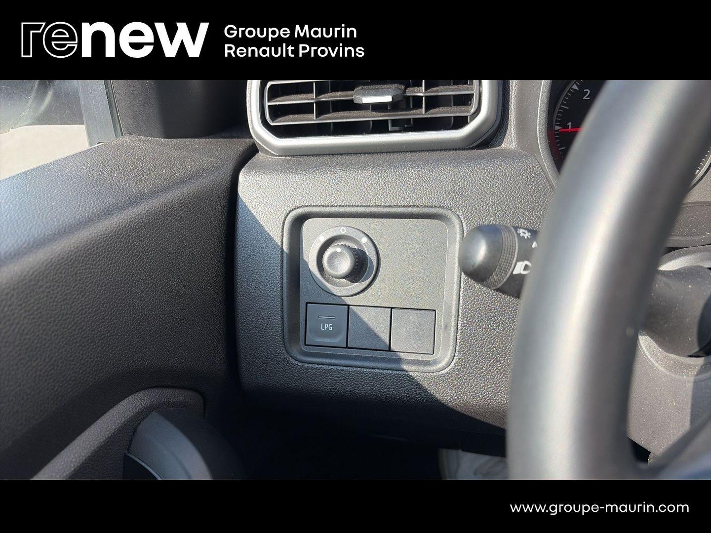 DACIA Duster 1.0 ECO-G 100ch  Journey + 4x2 - Photo 18