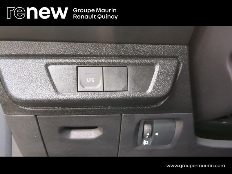 DACIA Sandero d’occasion à vendre à QUINCY-SOUS-SÉNART chez GGF - SAVY (Photo 15)