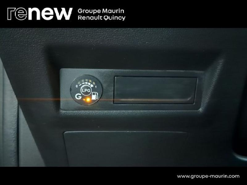 RENAULT Captur d’occasion à vendre à QUINCY-SOUS-SÉNART chez GGF - SAVY (Photo 10)